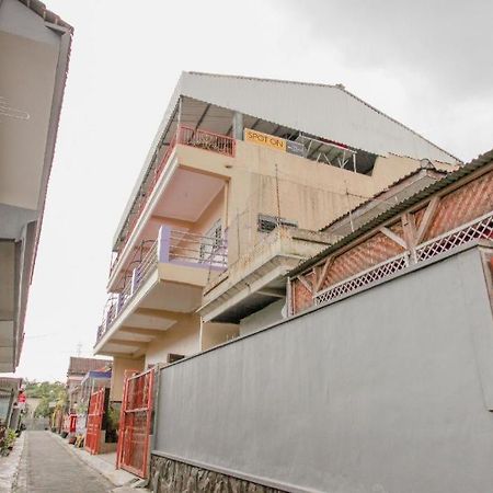 SPOT ON 1870 Graha Batu Mulia Hotel Bagian luar foto